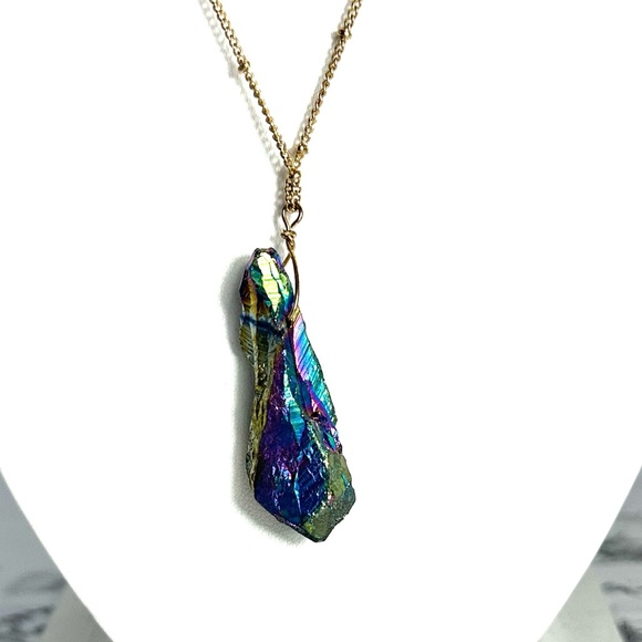 Titanium Aura: Quartz Necklace "Stone of Astral Journeys" - Picture 4 of 10